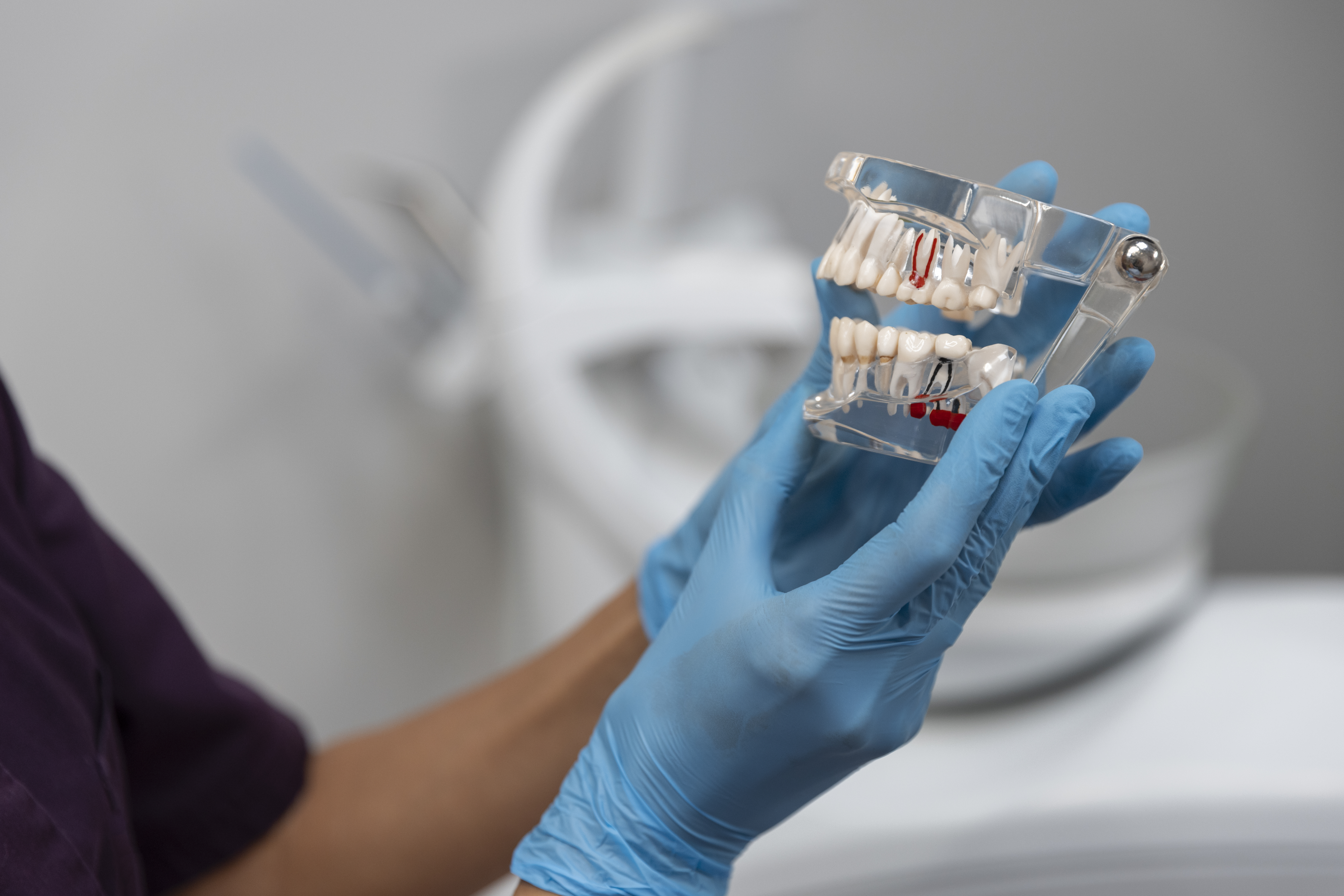 close-up-dentist-instruments